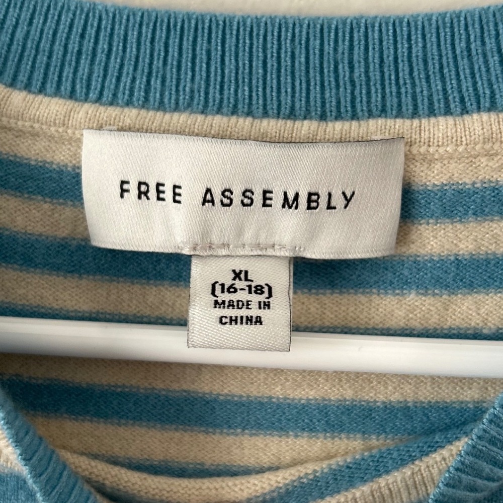 Free Assembly Sleeveless Sweater Top Light Blue and Gray/Beige Stripe Women's XL - Picture 2 of 5